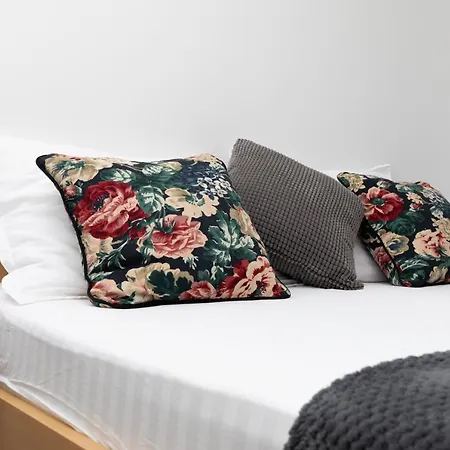 Ban Apartament *